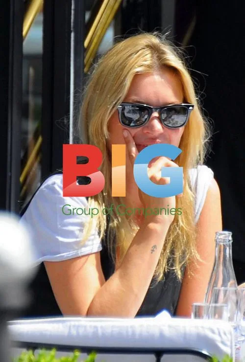 Kate Moss Lunches in Paris