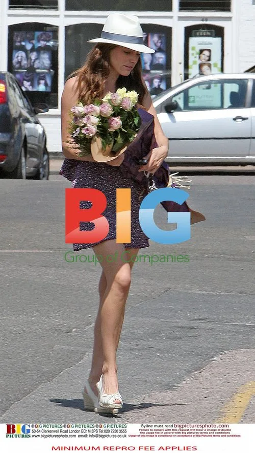 Kelly Brook Out Shopping