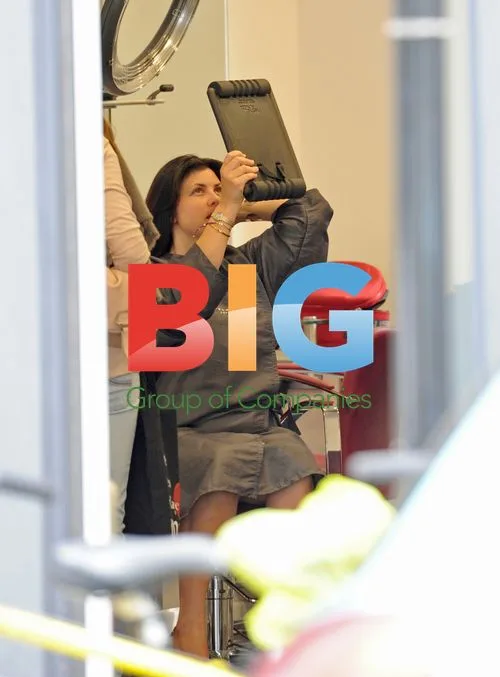 Kirsty Allsopp Visits North London Hairdresser
