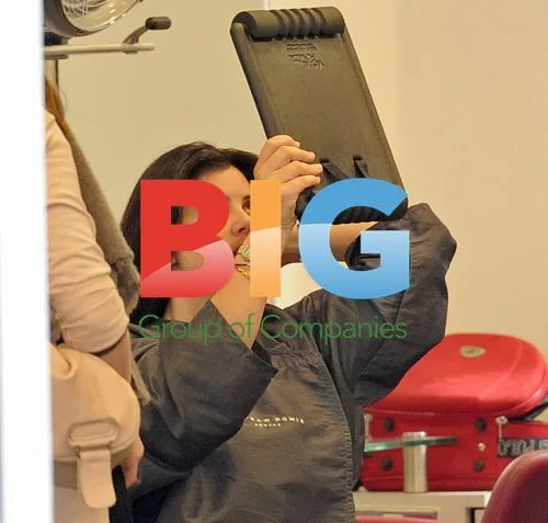 Kirsty Allsopp Visits Hairdresser