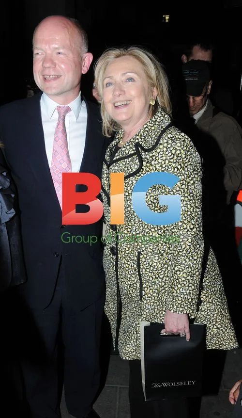 Clinton, Hague & Wife at London Restaurant
