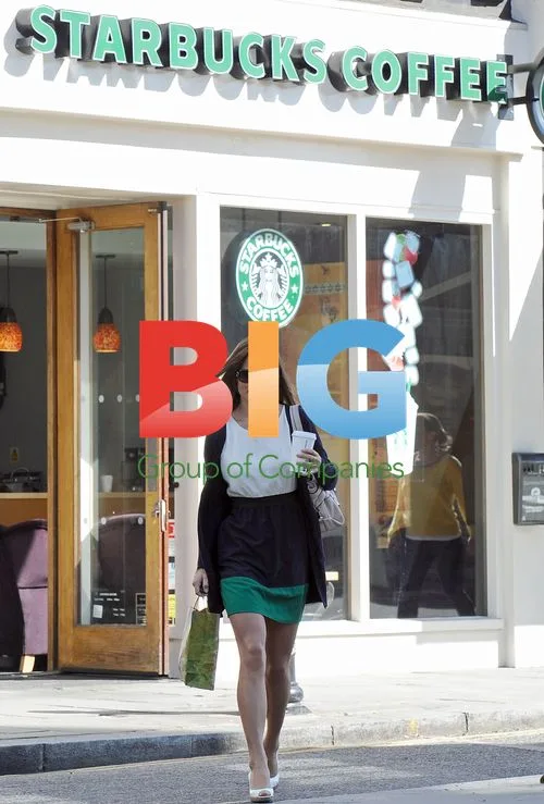 Pippa Middleton Leaving Starbucks