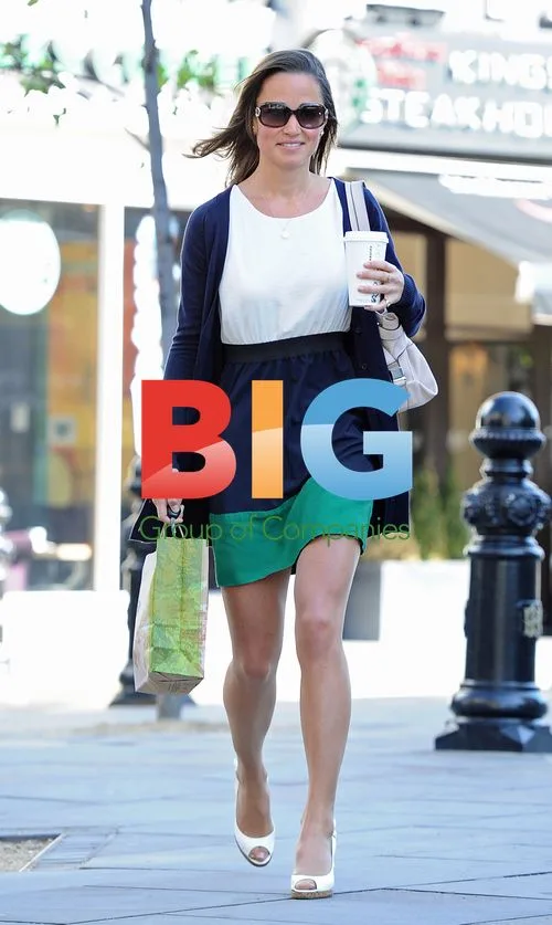 Pippa Middleton Leaves Starbucks