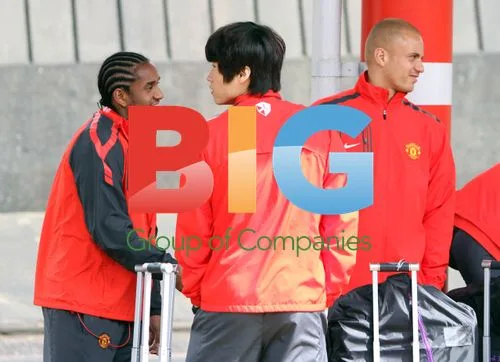 Man United players leave for Champions League final