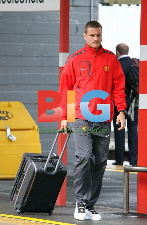 Manchester United Players Depart Train