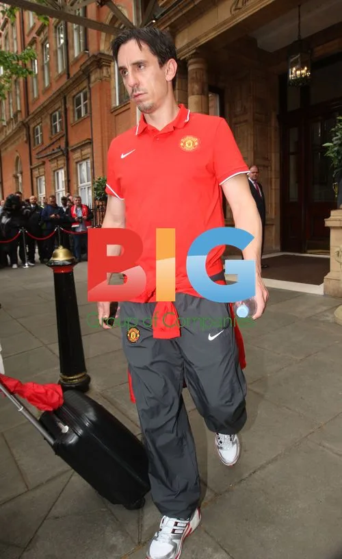Manchester United players leave hotel before 2011 Champions League Final