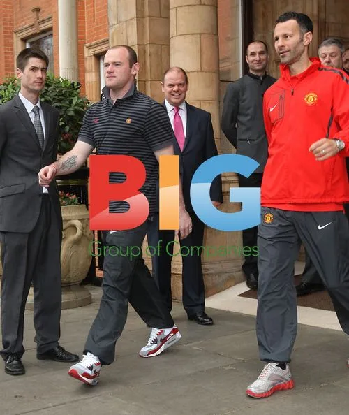 Man Utd Players Leave Hotel