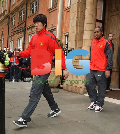 Manchester United Players Leave Hotel