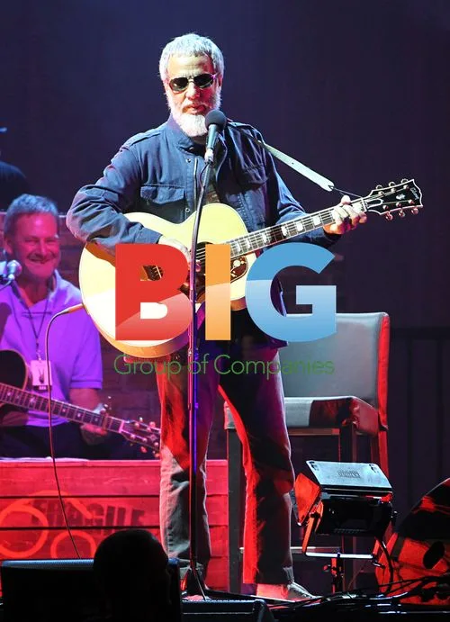 Yusuf Islam Performs in Paris