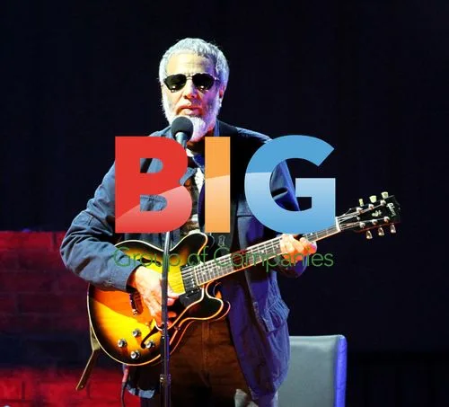 Yusuf Islam Performs in Paris