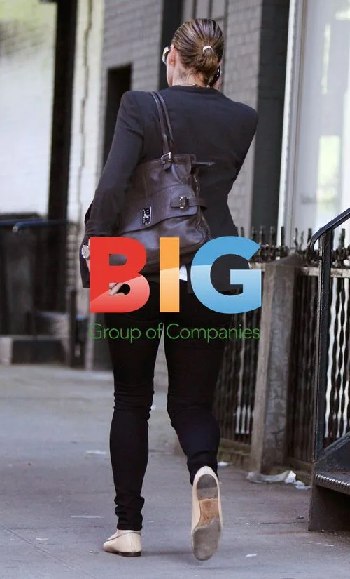 Kate Winslet Walks in NYC