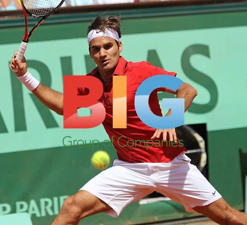 Roger Federer hits shot at French Open