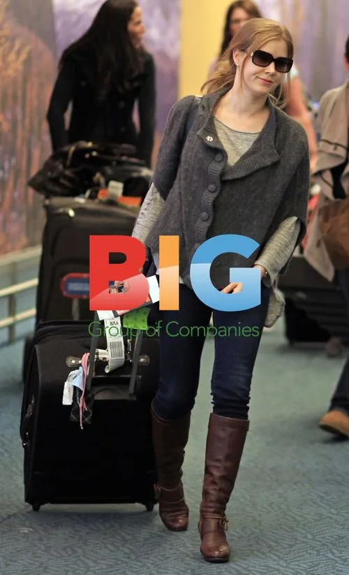 Amy Adams Signs Autographs at Airport