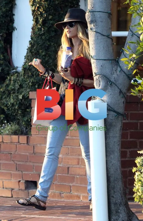 Brooke Mueller Spotted at Fred Segal