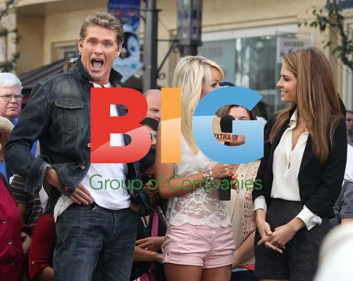 David Hasselhoff and Girlfriend Visit Extra Set