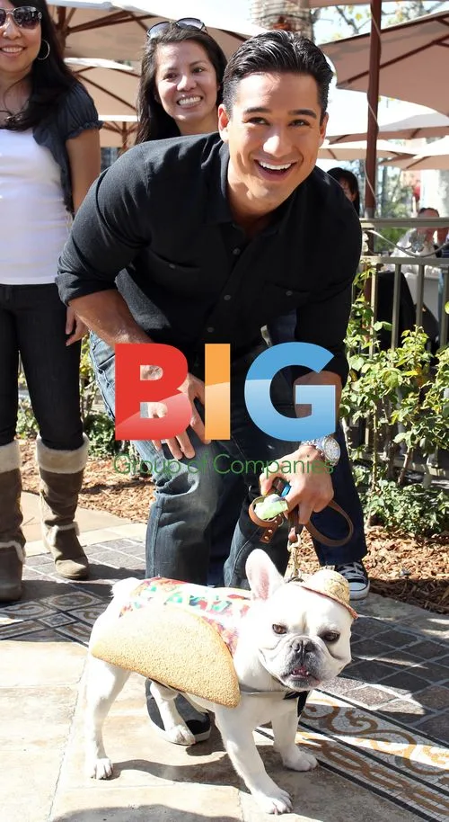 Mario Lopez with Family and Gastineaus