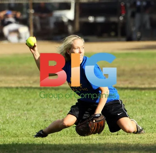 Kendra Wilkinson, Hank Baskett and Terrell Owens play softball