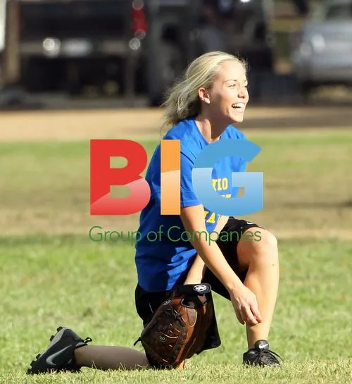Kendra Wilkinson, Hank Baskett, Terrell Owens play softball