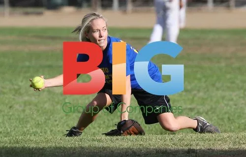 Kendra Wilkinson & Hank Baskett Play Softball