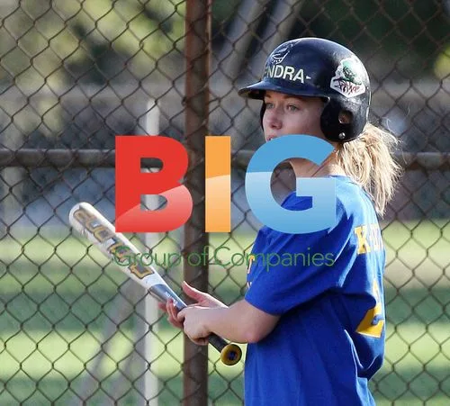 Kendra Wilkinson and Hank Baskett Play Softball