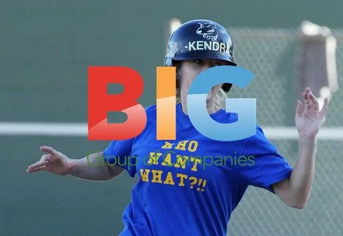 Kendra Wilkinson and Hank Baskett play softball