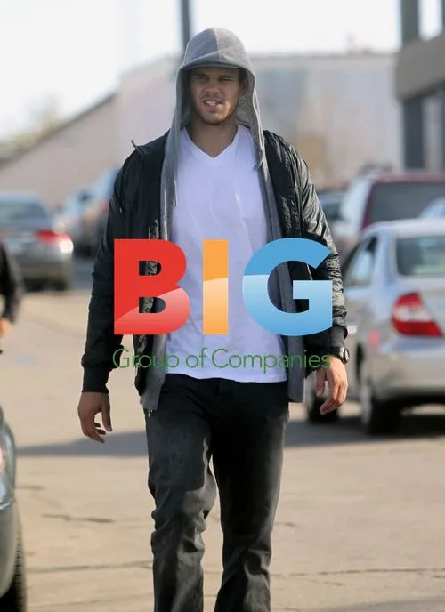 Kris Humphries Returns to Minnesota After Divorce Filing