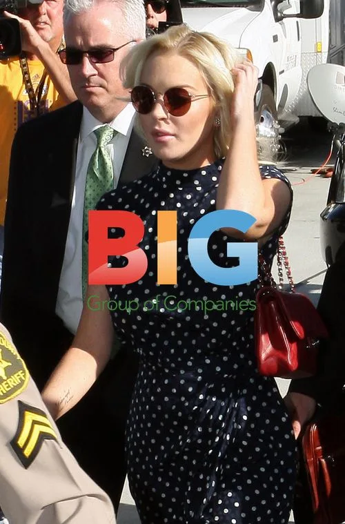 Lindsay Lohan Arrives at LA Courthouse