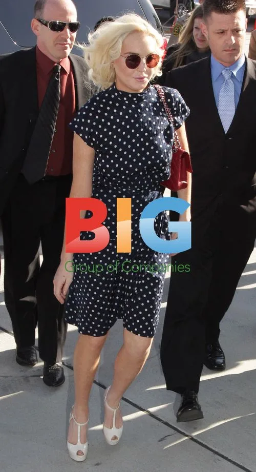 Lindsay Lohan Arrives at Courthouse
