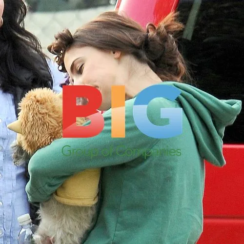 Jessica Lowndes on 90210 Set