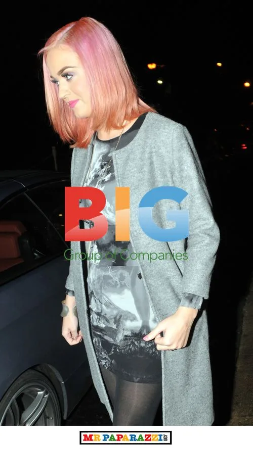 Katy Perry Leaves Glasgow Hotel