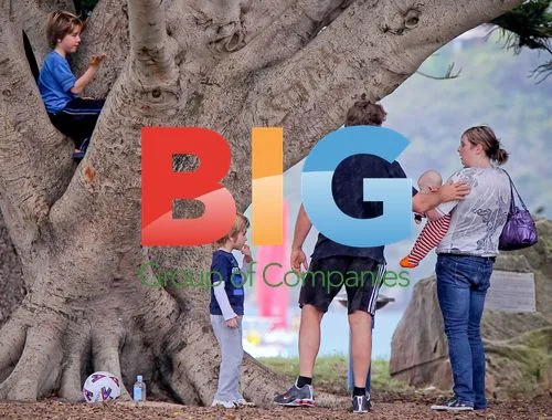 Russell Crowe with sons at park