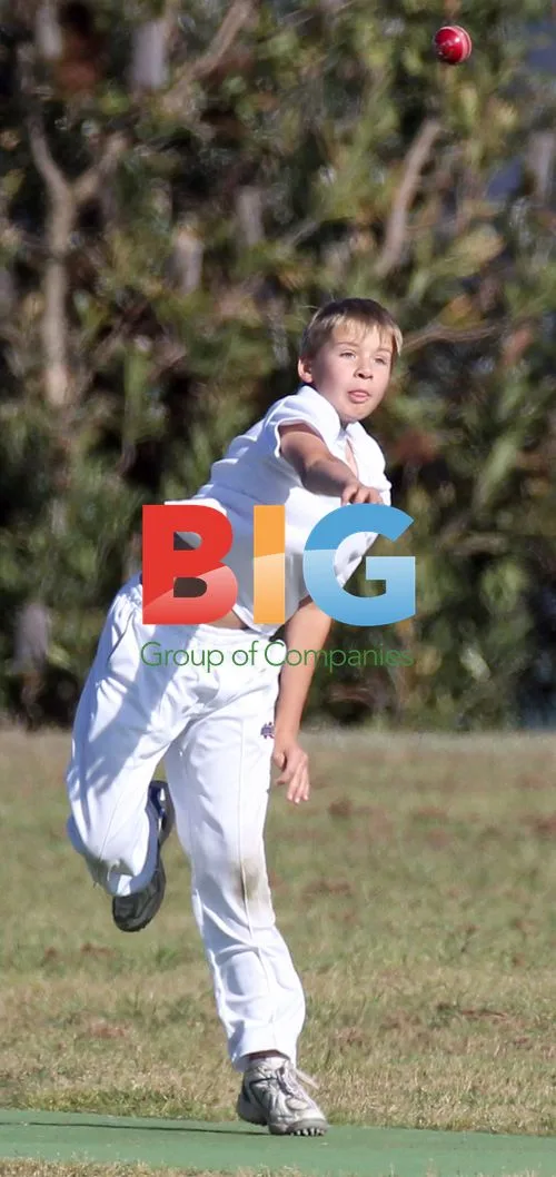 Glenn McGrath watches son James cricket match