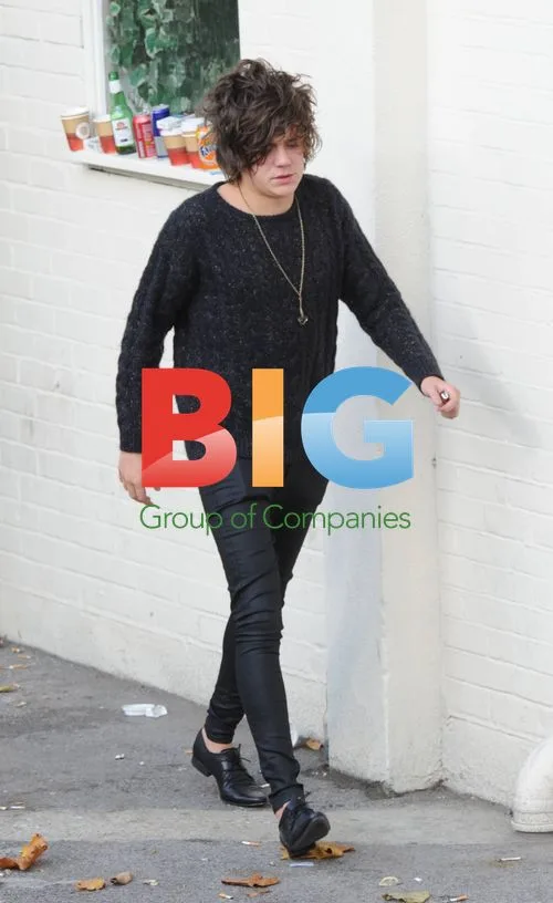 Kelly Rowland and XFactor Crew Arrive at Studios