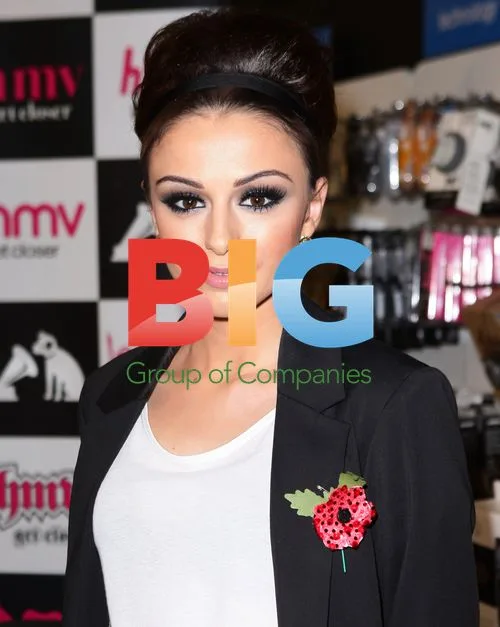 Cher Lloyd Signs 'Sticks and Stones' at HMV