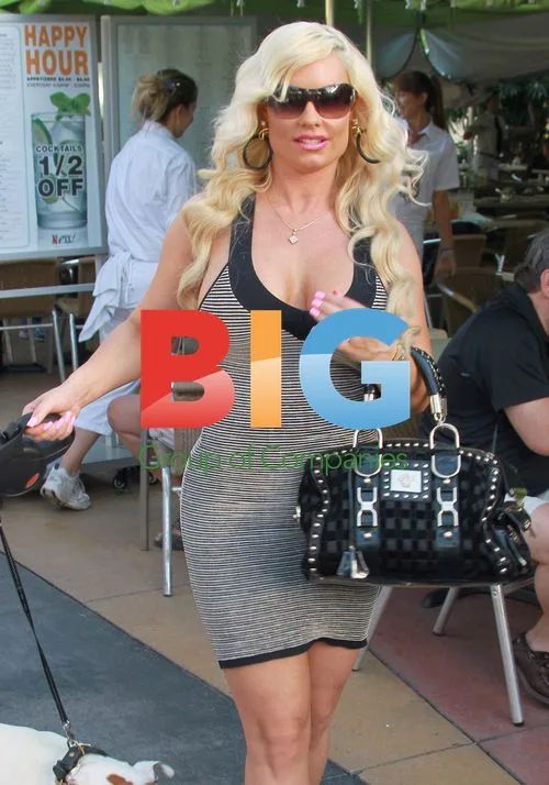 TV personality Coco out for lunch with friends & bulldog