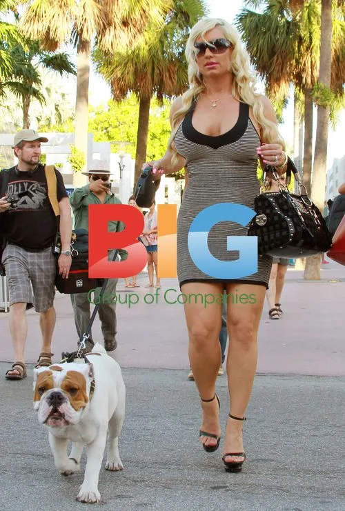 Coco out for lunch with bulldog in Miami