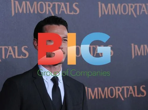 Luke Evans at \"Immortals\" Premiere