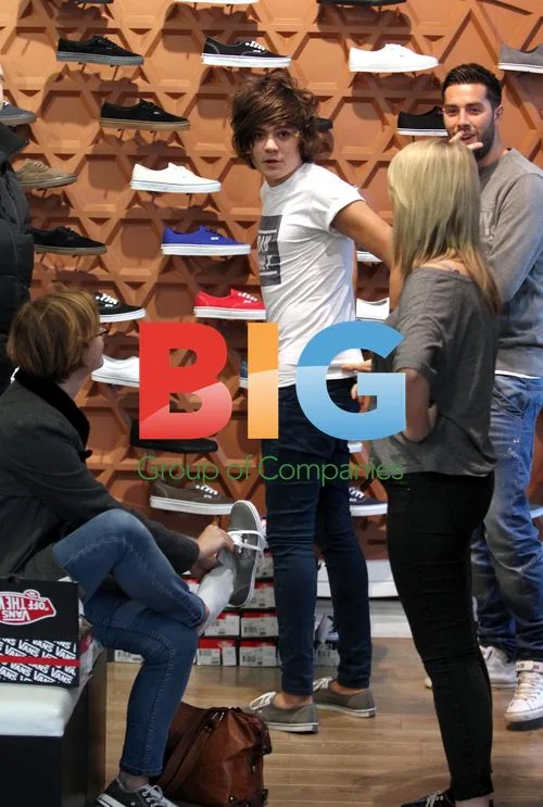 Frankie Cocozza shopping in Brighton
