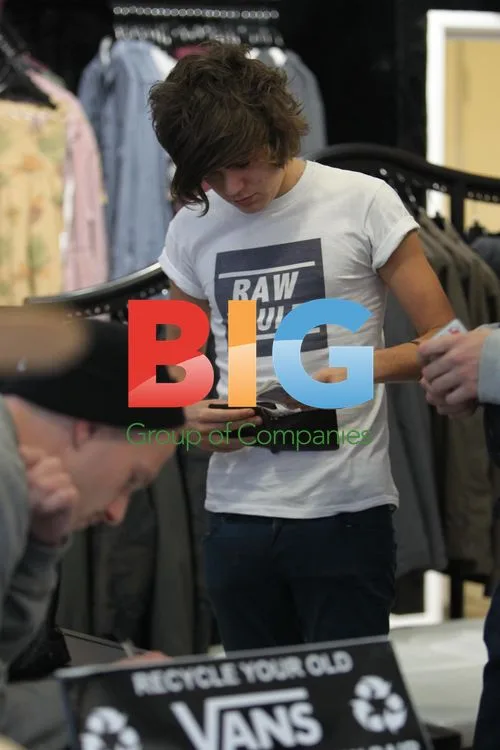 Frankie Cocozza spotted shopping in Brighton