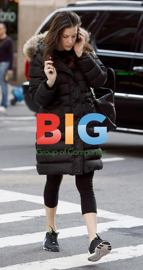 Liv Tyler walking in NYC