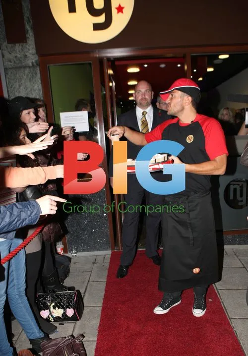 Peter Andre Opens Coffee Shop in East Grinstead