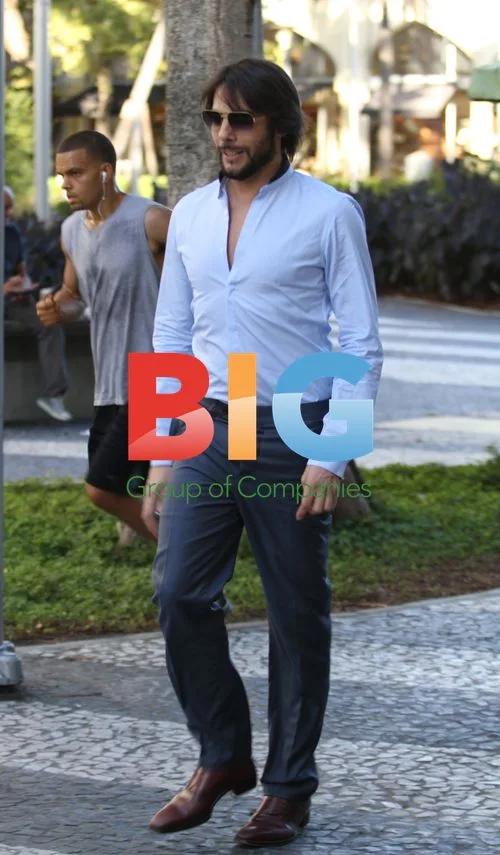 Joaquin Cortes Strolling Miami Beach
