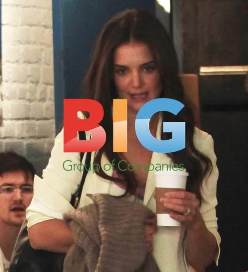Katie Holmes Gets Coffee in NYC