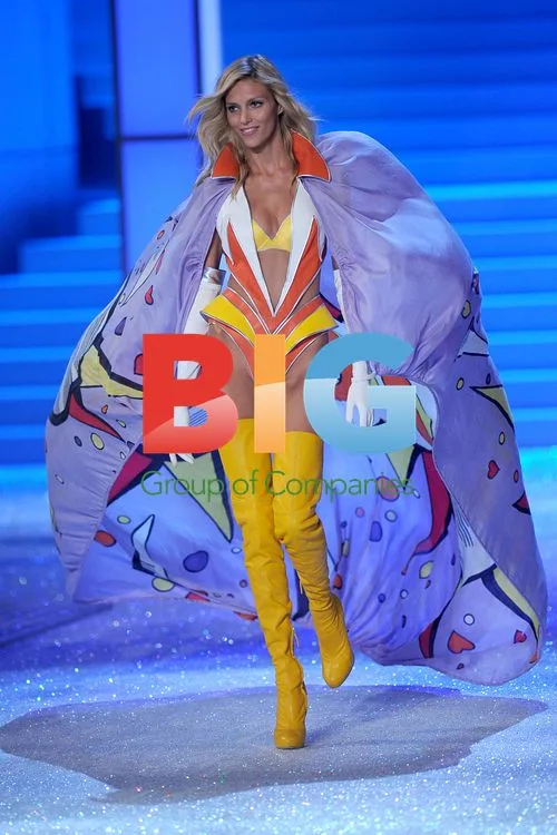 Anja Rubik, Victoria's Secret Fashion Show 2011