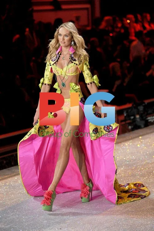 Candice Swanepoel, Victoria's Secret 2011 Fashion Show