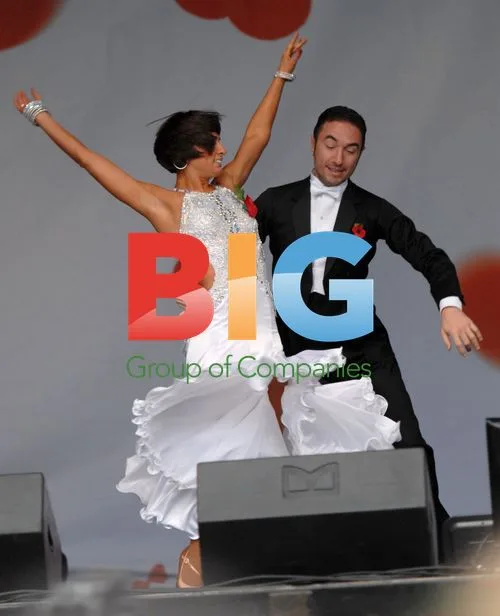 Vincent and Flavia Perform in Trafalger Square