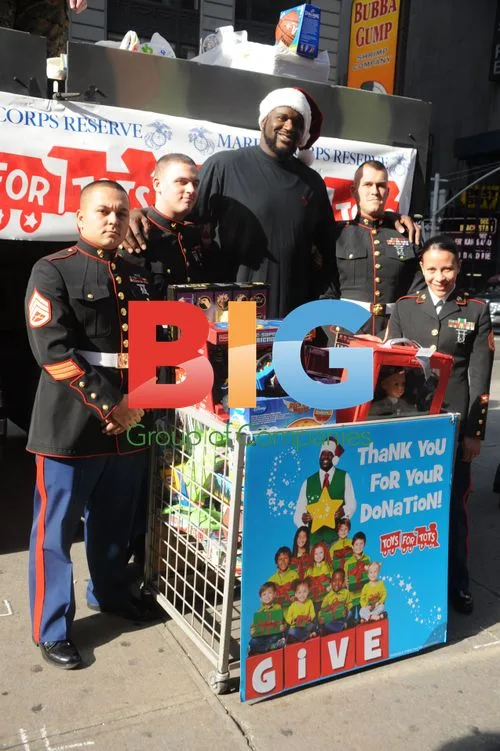 Shaquille O'Neal buys Toys for Tots