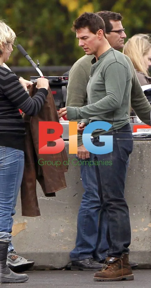 Tom Cruise and Rosamund Pike on "One Shot" film set