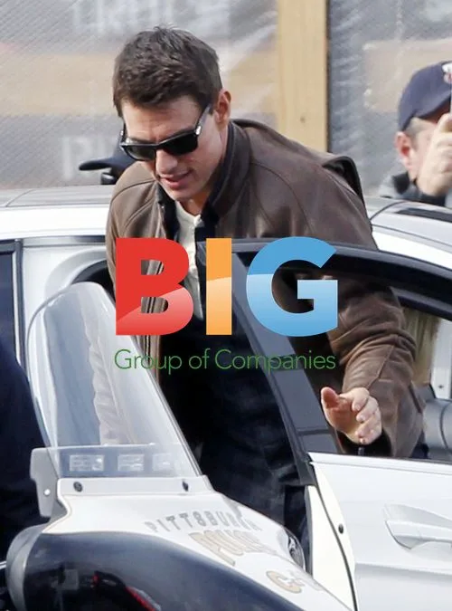 Tom Cruise and Rosamund Pike on "One Shot" Set