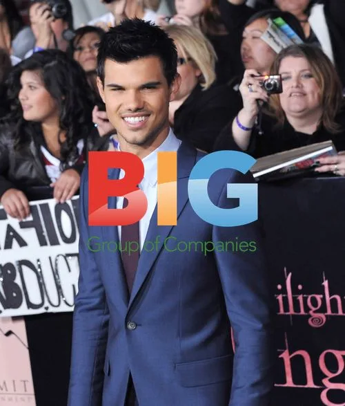 Taylor Lautner and Cast at Twilight Premiere